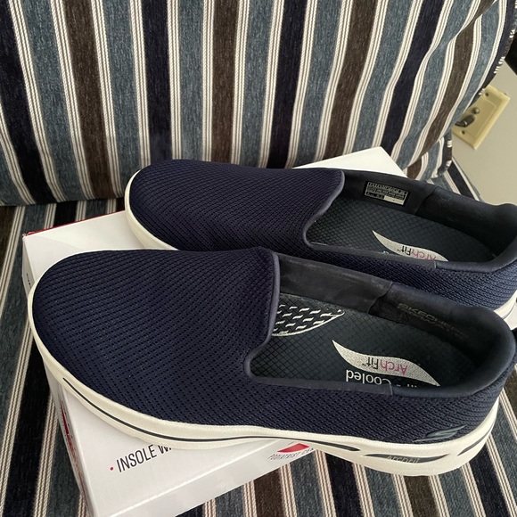 Skechers Go Walk Arch Fit “Grateful” - Picture 3 of 4